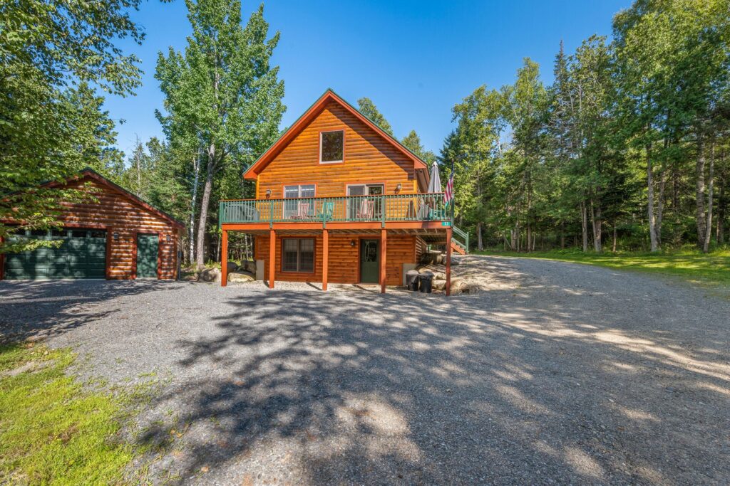 Bear Pause rental home in Rangeley, Maine